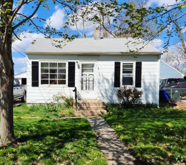 Building Photo - 1450 30th St NE Rental