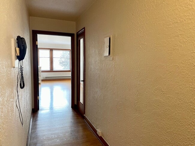 Photo - Spacious 2 Bed 1 Bath Condo in University of Washington District.