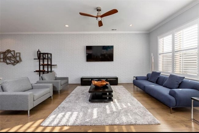 Building Photo - 3458 Fenton Dr