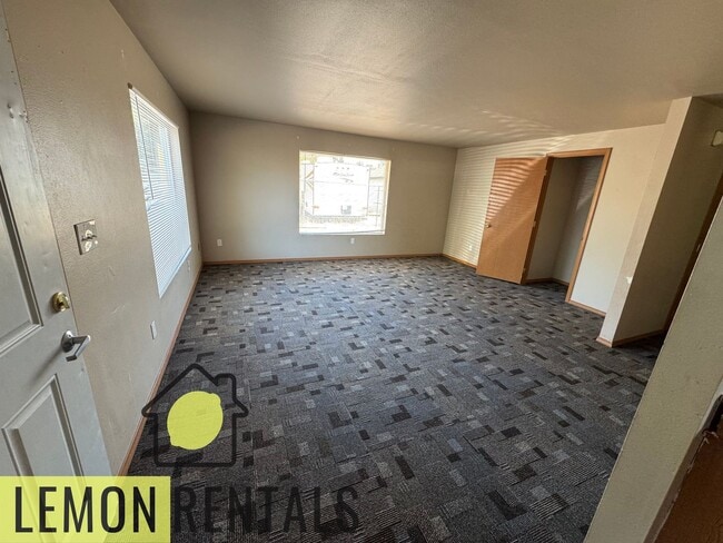Building Photo - 706 N 4th Ave Unit 2