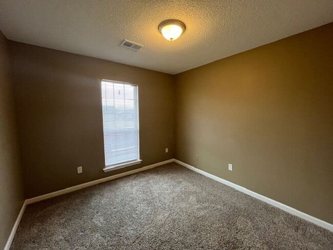 Photo - Renovated 3 Bedroom 2 Bath Home with 2 Car Garage for Rent!!