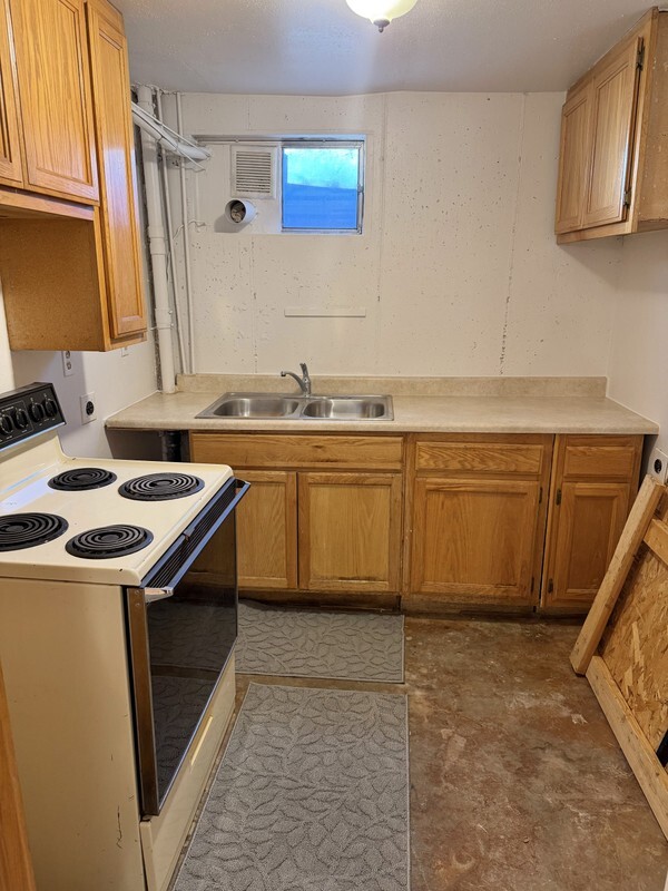 Photo - 663 E 170 N
