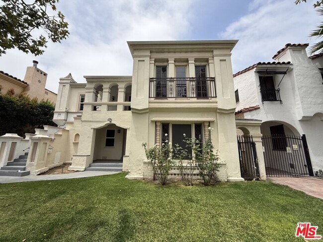 Building Photo - 211 S Arnaz Dr