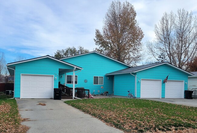 Building Photo - Heights 4 Bedroom Duplex w/ Garage & Fenced Yard