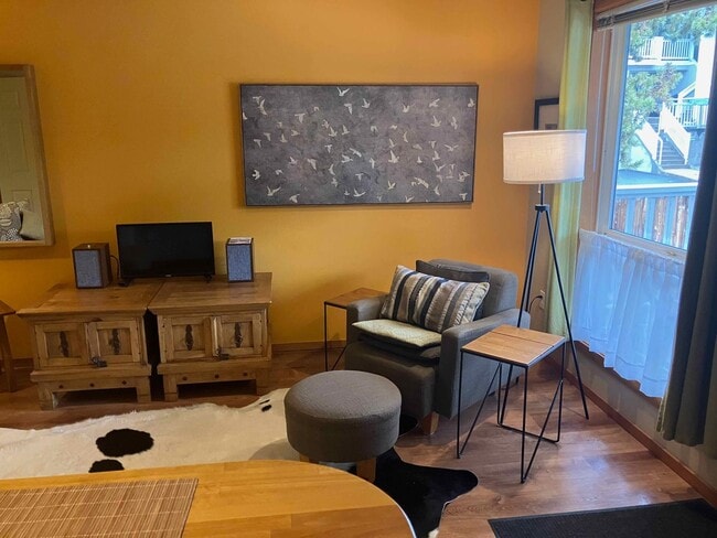 Photo - Charming Westside Condo Near Newport Market – Available April–October!