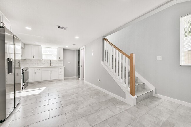 Photo - 4323 Ave N Ursuline St Unit RR