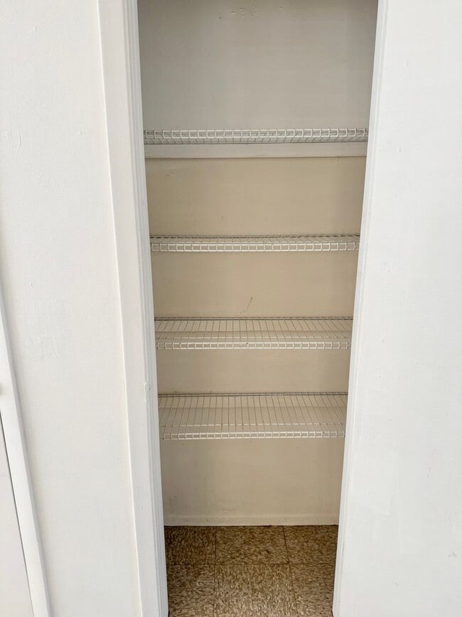 Photo - 2027/2029 Tennyson Unidad 2029