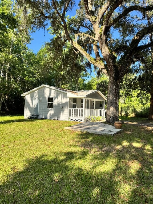 Photo - 203 D St