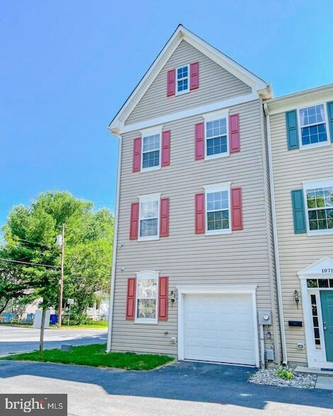 Photo - 107 Burck St