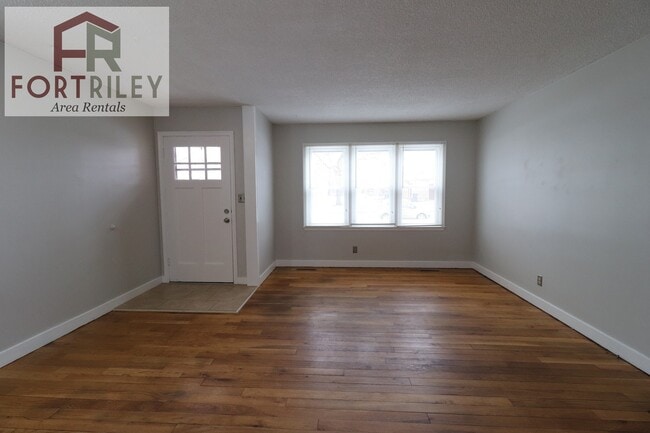 Photo - 530 W Elm St