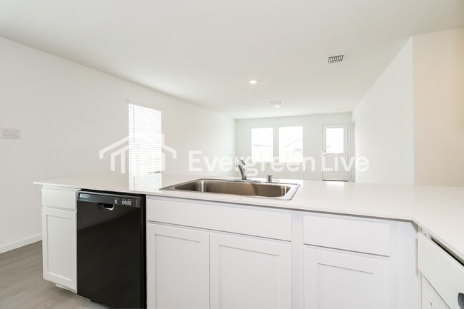 Photo - 240 Sycamore Pl