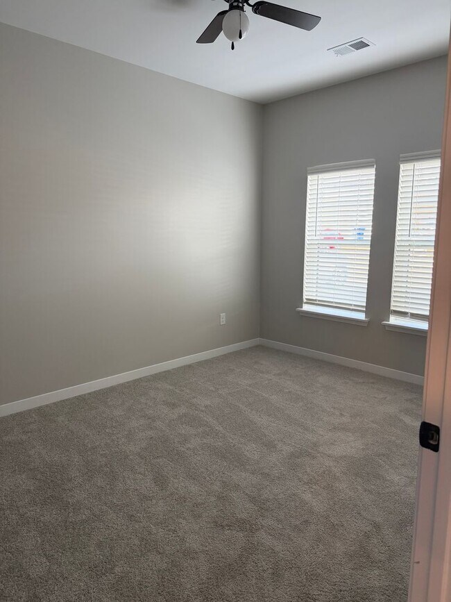 ROSSVILLE FLATS LLC - ROS