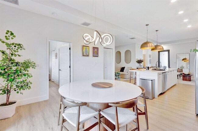 Photo - 8005 NW 104th Ave Unidad 35