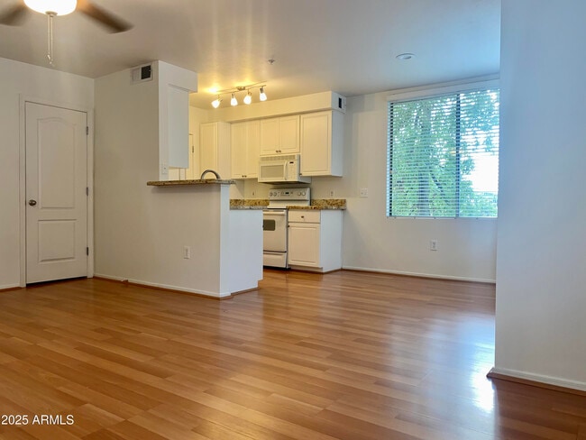 Photo - 1701 E Colter St