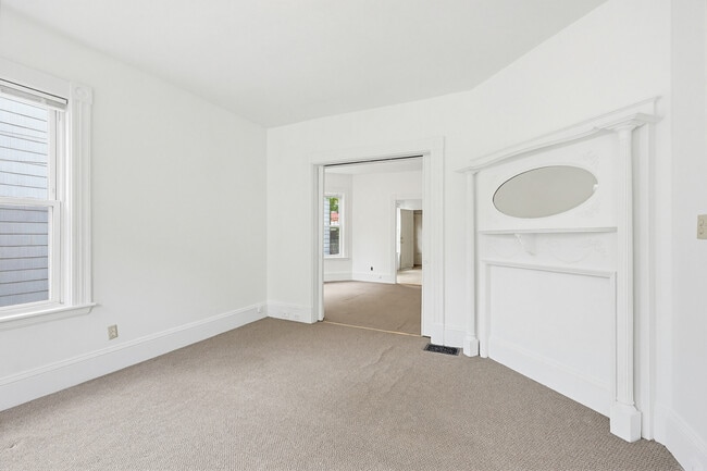 Building Photo - 30 Stone Ave Unit 30 Stone Ave