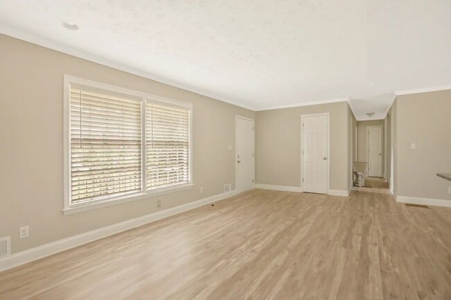 Building Photo - 3245 Tulip Dr