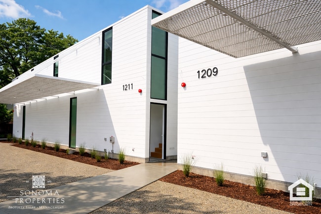 Building Photo - 1207-1209 Broadway Unit 1209 Broadway