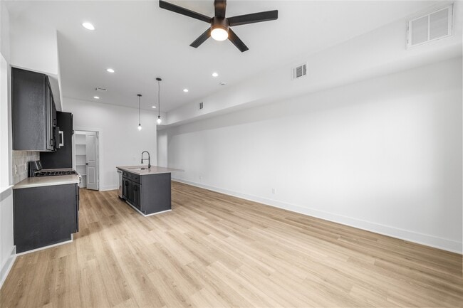 Photo - 7901 Cora St