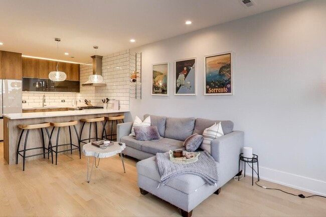 Photo - 3320 N Narragansett Ave Unit 2