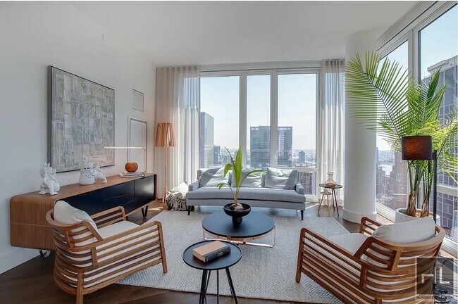 Photo - East 44th Street Unidad 18G