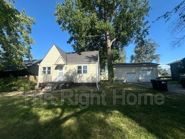Building Photo - 5417 S 49th St Rental