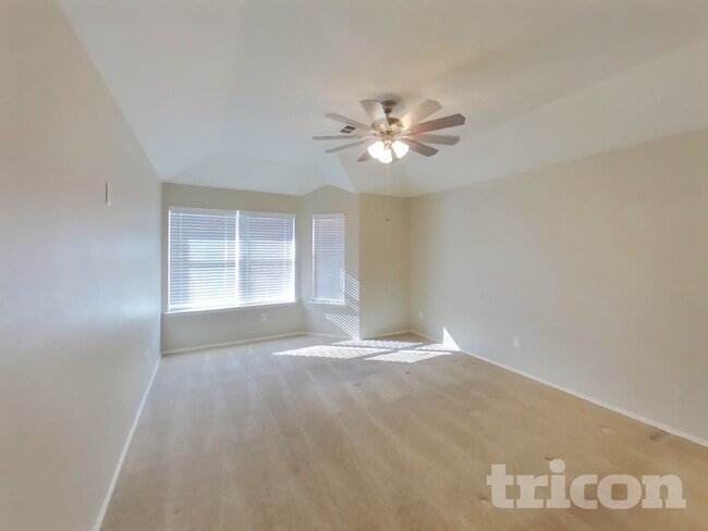 Photo - 917 Red Oak Trails