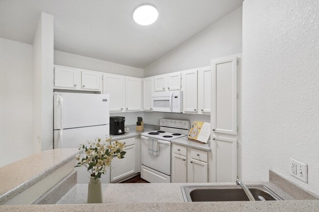 Building Photo - Bella Vita Rental