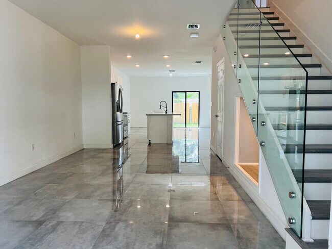 Photo - 2825 SW 17th Ave