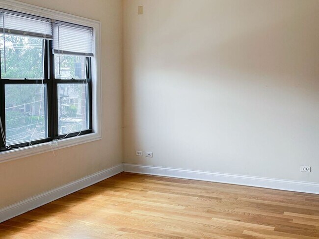 Photo - 3229 N Kenmore Ave Unit 3231 3
