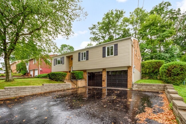 Photo - AVAILABLE AUGUST 1ST!! DON'T MISS TIS GORGEOUS 3 BEDROOM IN PENN HILLS!