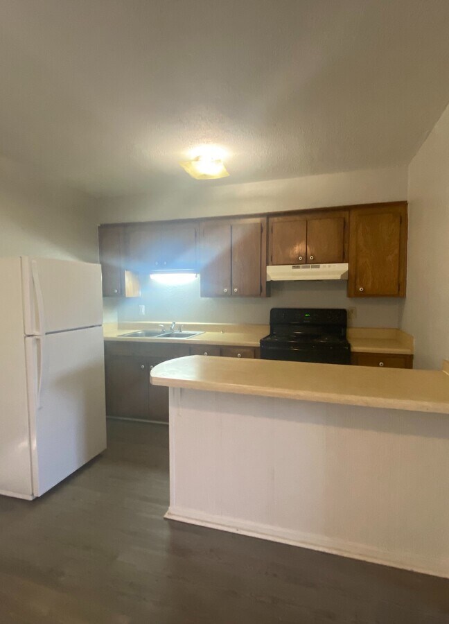 CROOKS LANE - CROOKS LANE Condo Unit 5