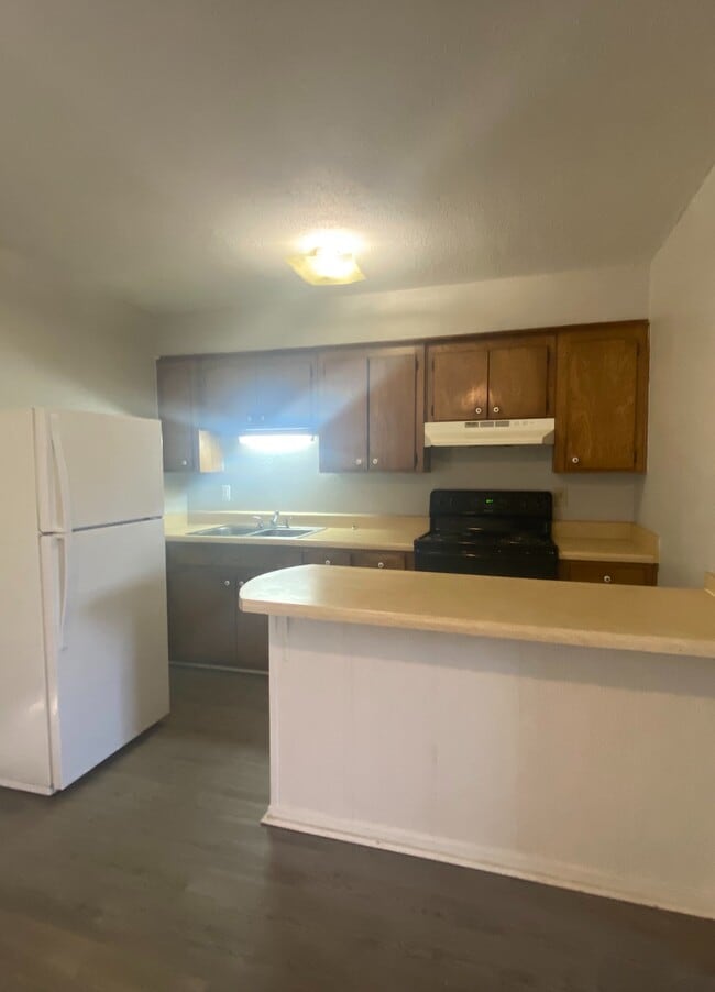 Building Photo - CROOKS LANE Unit 5 Rental