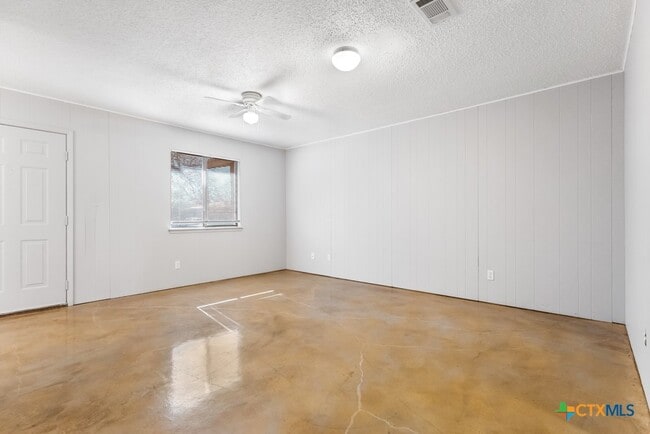 Photo - 222 Redbud Ln