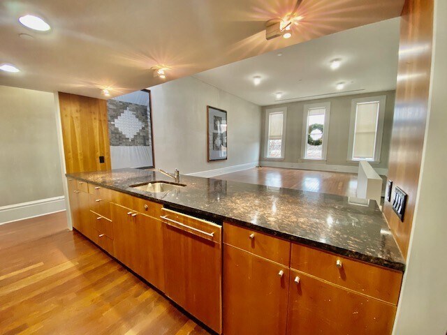 Photo - 520 1/2 E Grand Ave