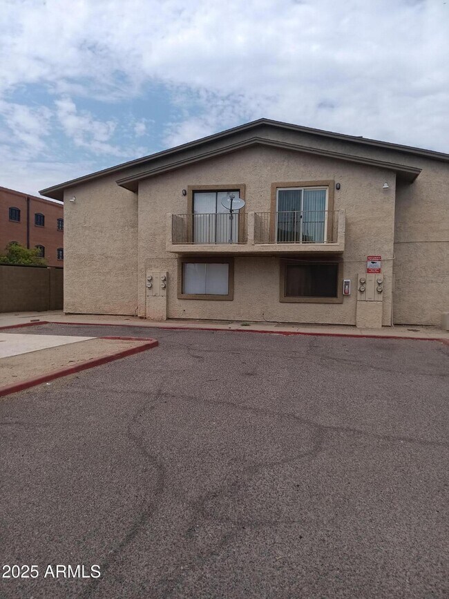 1620 E Cambridge Ave Unit 14