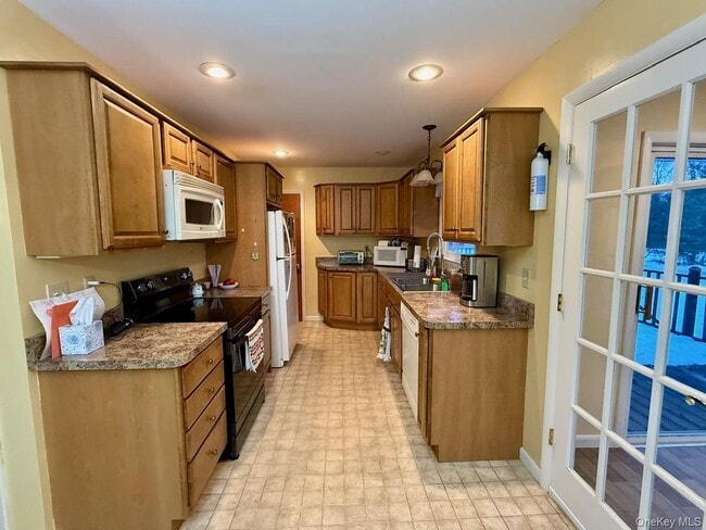 Photo - 230 Warn Ave