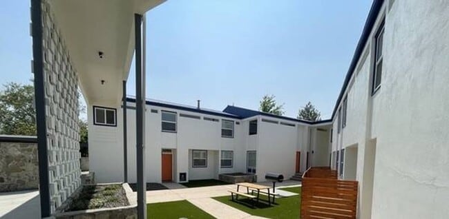 Building Photo - Cherry Lane Commons Unit 2435 W Cherry Ln Apt 2