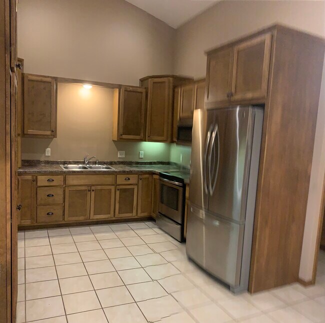 Photo - 664 Marilyn Ct