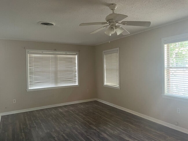 Photo - 3/2 gladewater