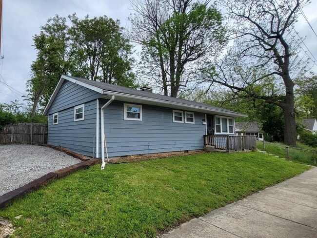 Photo - 608 Bernard Ave