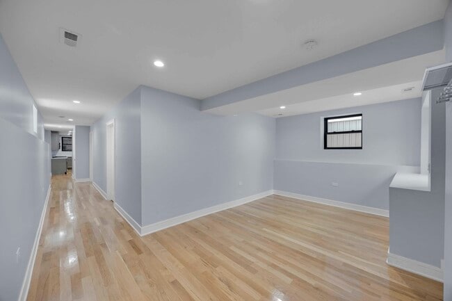 Photo - 2046 W Moffat St Unidad 1