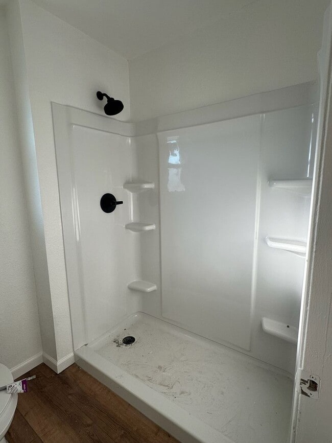 Photo - 952-954 - South Linwood Apartments Unidad 1534