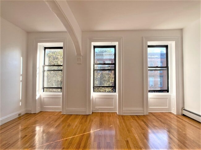 Building Photo - 250 5th St Rental