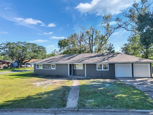 Photo - 1009 Ruby Ln