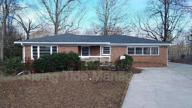 Building Photo - 948 Hickory Dr