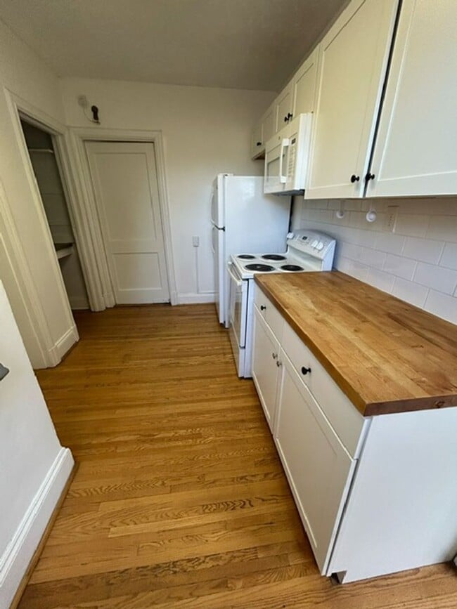 Photo - Dumont Apartments