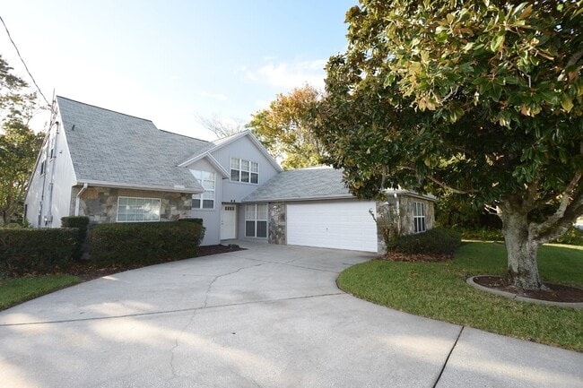 Building Photo - Salt water canal, 2 story home