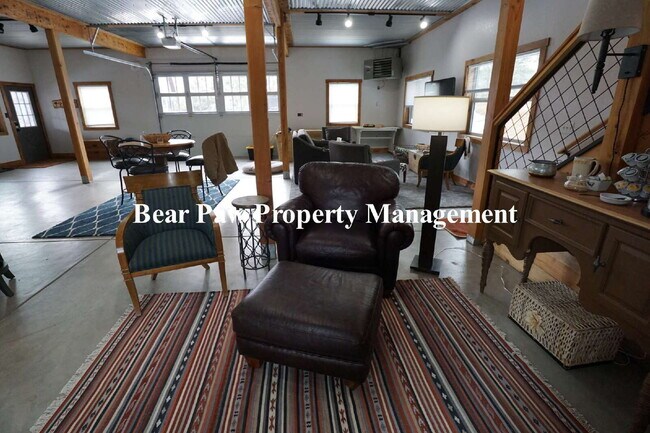 Photo - Super Cute, Short Term (SIX MONTHS) Fully Furnished Barndominum in Bailey!! Unidad Barn