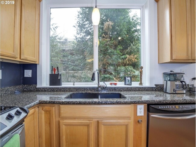 Photo - NorthWest/Nob Hill Condo 3Bd/2Ba ~ Washer/Dryer In Unit, Assigned Covered Parking,  Close to Shop... Unit 2