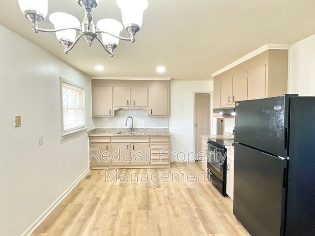 Photo - 249 Manchester Dr